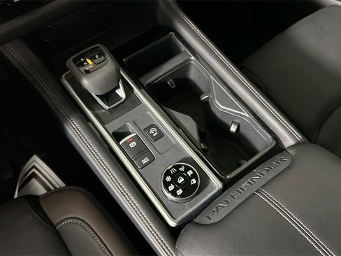 Used 2025 Nissan Pathfinder Platinum image 30