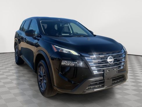 Used 2024 Nissan Rogue S image 1