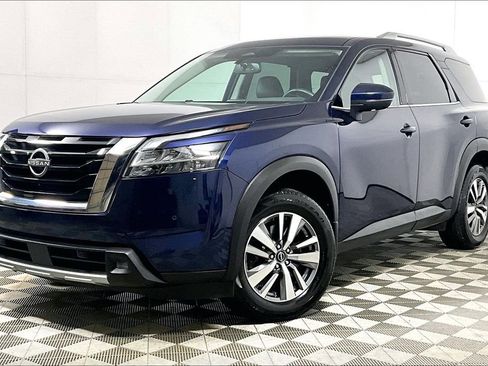 Used 2022 Nissan Pathfinder SL image 2