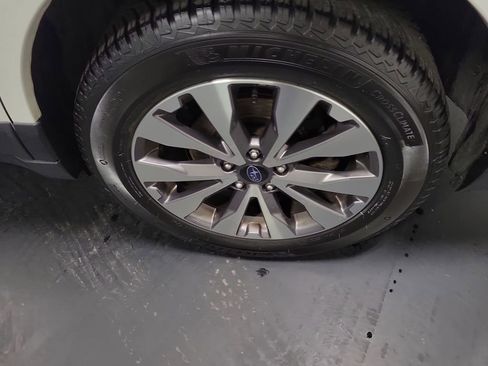 Used 2019 Subaru Outback 2.5i Touring image 11