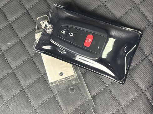 Used 2020 Toyota C-HR XLE FWD image 35