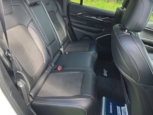 Used 2022 Jeep Grand Cherokee Altitude AWD/4WD image 6