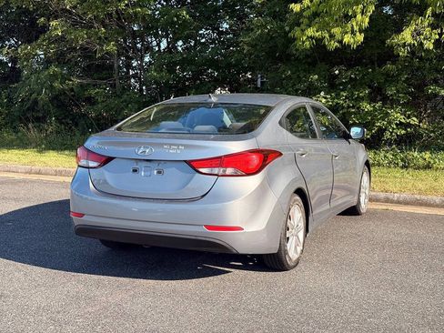 Used 2015 Hyundai Elantra SE w/ Option Group 03 FWD image 8
