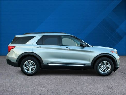 Used 2020 Ford Explorer XLT w/ Comfort Package image 11