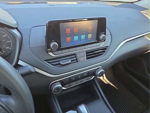 Used 2024 Nissan Altima 2.5 S image 15