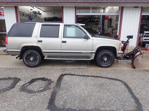 Used 1999 Chevrolet Tahoe Z71 w/ Preferred Equipment Group image 25