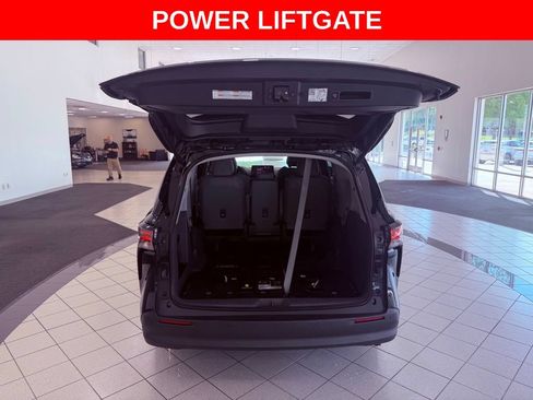 Used 2024 Toyota Sienna XLE FWD image 7