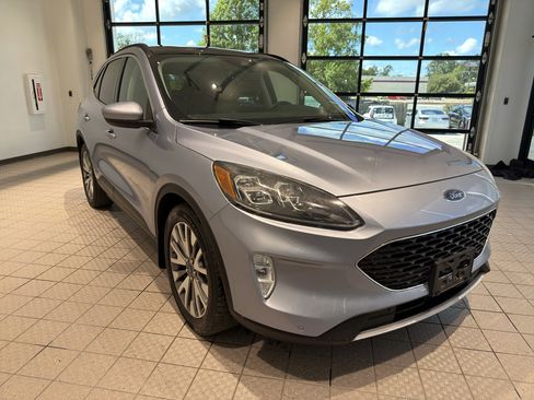 Used 2022 Ford Escape Titanium FWD image 7