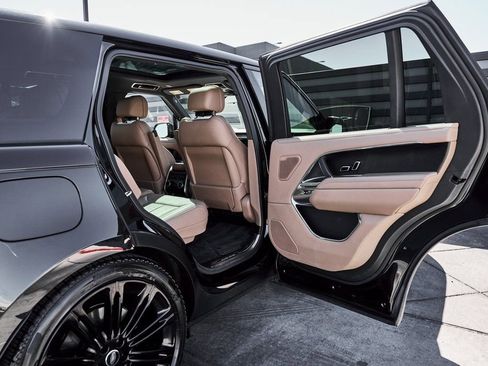 Used 2025 Land Rover Range Rover Long Wheelbase SE AWD/4WD image 25