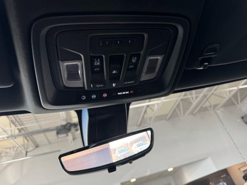 Used 2021 Chevrolet Silverado 1500 High Country w/ Technology Package image 24