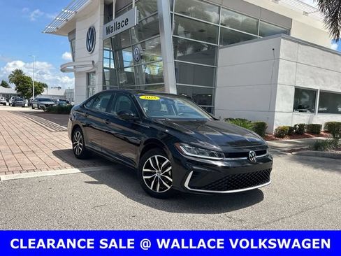 Certified 2025 Volkswagen Jetta SE w/ Sunroof Package FWD image 1