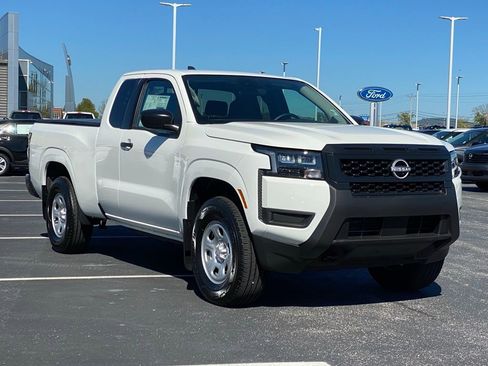 New 2026 Nissan Frontier S image 2