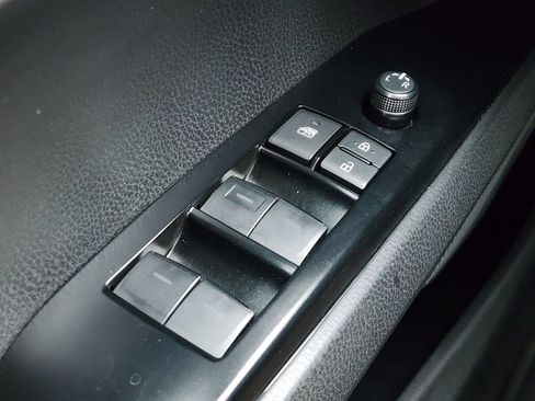 Used 2025 Toyota Camry SE FWD image 27
