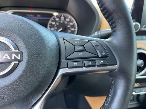 Used 2025 Nissan Sentra SV w/ SV Premium Package image 17