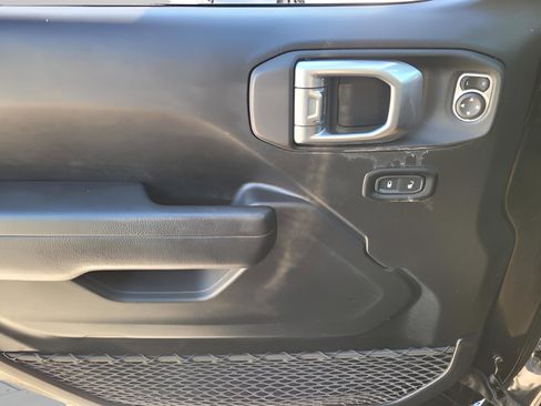 Used 2023 Jeep Wrangler Unlimited Rubicon w/ Cold Weather Group image 27