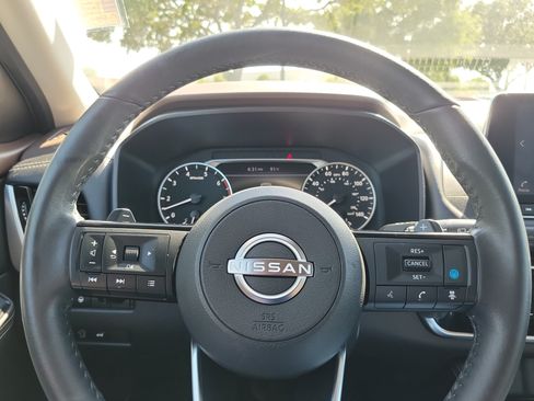 Used 2023 Nissan Rogue SL AWD/4WD image 18