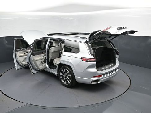 Used 2022 Jeep Grand Cherokee L Overland w/ Advanced Protech Group III AWD/4WD image 2