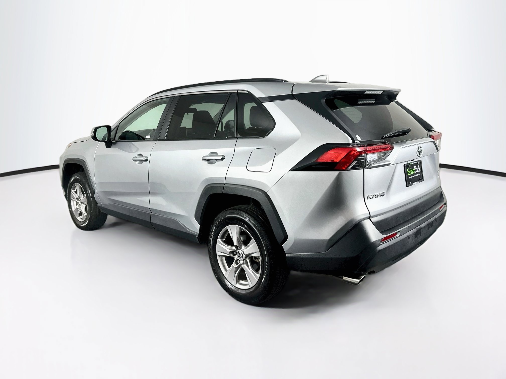Used 2025 Toyota RAV4 XLE AWD/4WD image 5