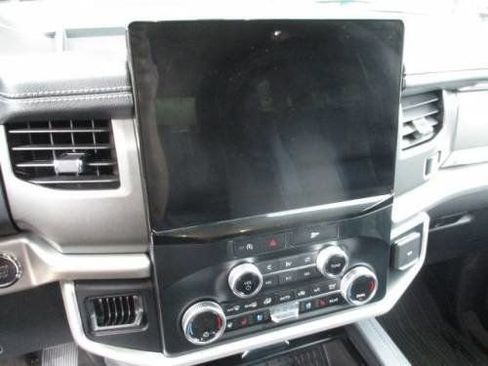 Used 2024 Ford Expedition XLT image 12