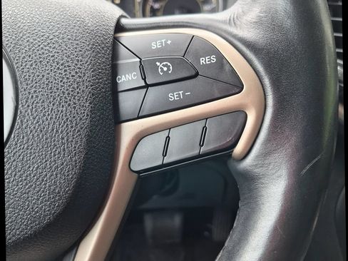 Used 2016 Jeep Cherokee Latitude w/ Comfort/Convenience Group AWD/4WD image 15