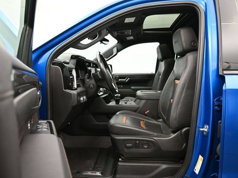 Used 2022 GMC Sierra 1500 AT4 w/ AT4 Premium Package AWD/4WD image 9