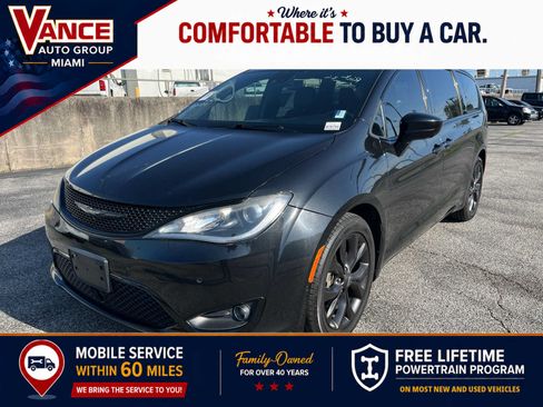 Used 2020 Chrysler Pacifica Touring-L Plus w/ Advanced Safetytec Group FWD image 1