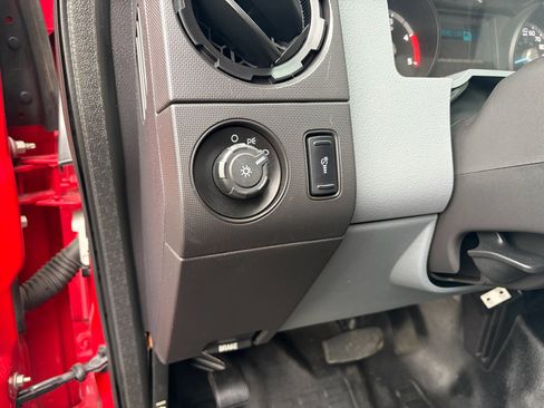 Used 2015 Ford F550 4x4 Regular Cab Super Duty image 38