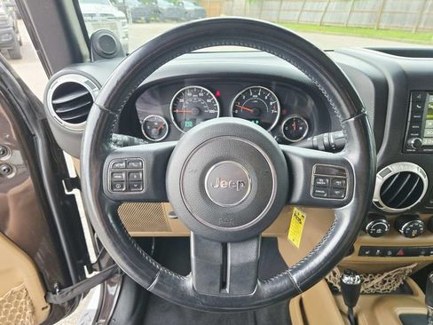 Used 2013 Jeep Wrangler Unlimited Sahara w/ Dual Top Group AWD/4WD image 23