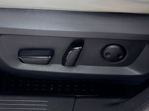 Used 2022 Nissan Rogue SV w/ SV Premium Package image 16