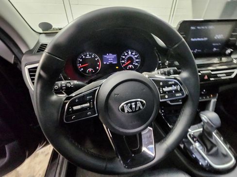 Used 2021 Kia Seltos EX image 10