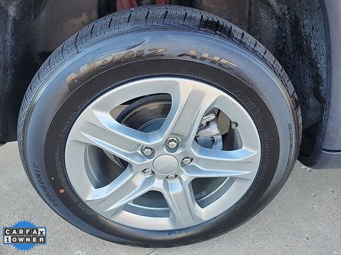 Used 2024 Jeep Compass Latitude image 3