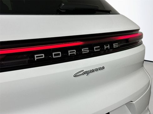 Certified 2026 Porsche Cayenne Coupe AWD/4WD image 17