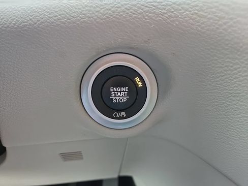 Used 2023 Chrysler Pacifica Touring-L FWD image 47