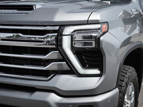 Used 2024 Chevrolet Silverado 2500 High Country w/ High Country Premium Package AWD/4WD image 6