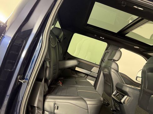 Used 2024 Ford F350 Platinum w/ FX4 Off-Road Package image 28