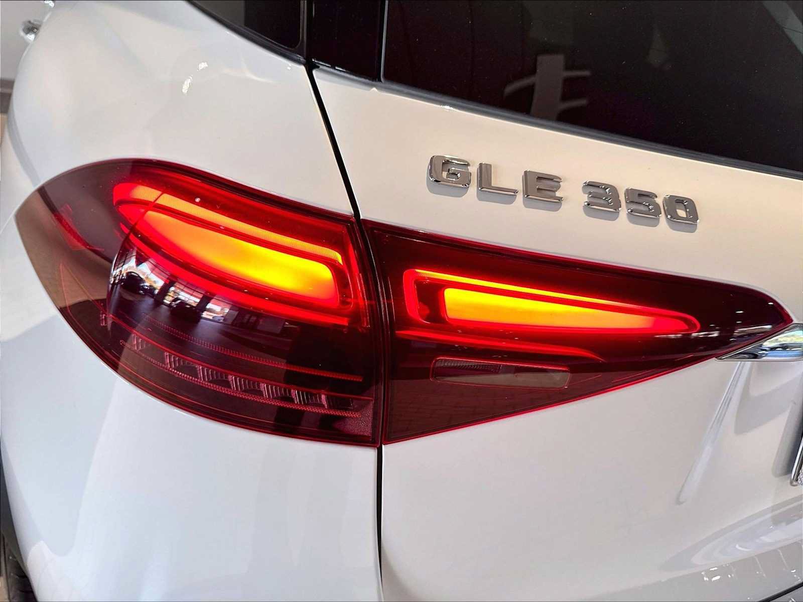 Used 2024 Mercedes-Benz GLE 350 4MATIC image 34