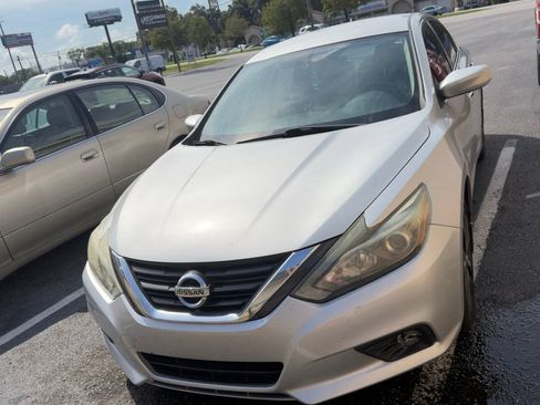 Used 2017 Nissan Altima 2.5 SR FWD image 9