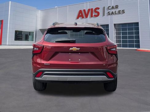 Used 2025 Chevrolet Trax LT w/ LT Convenience Package FWD image 5