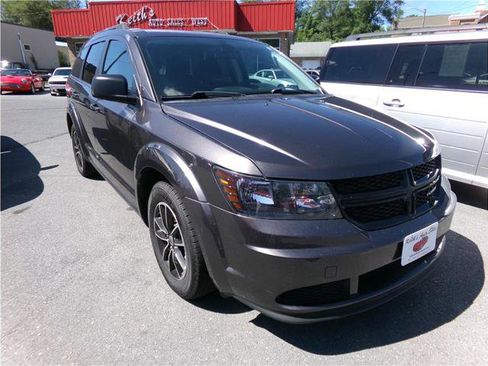 Used 2018 Dodge Journey SE w/ Blacktop Package image 1