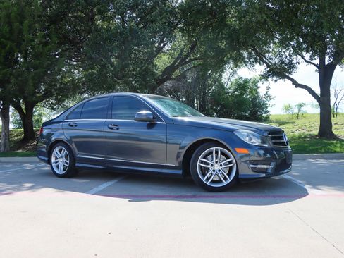 Used 2014 Mercedes-Benz C 300 4MATIC Sedan image 1