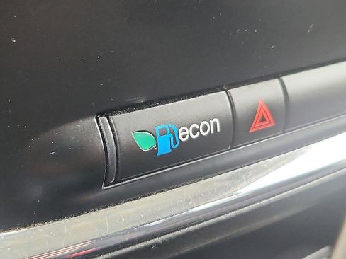 Used 2018 Dodge Grand Caravan SE w/ UConnect Hands-Free Group FWD image 18