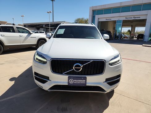 Used 2019 Volvo XC90 T6 Momentum image 2