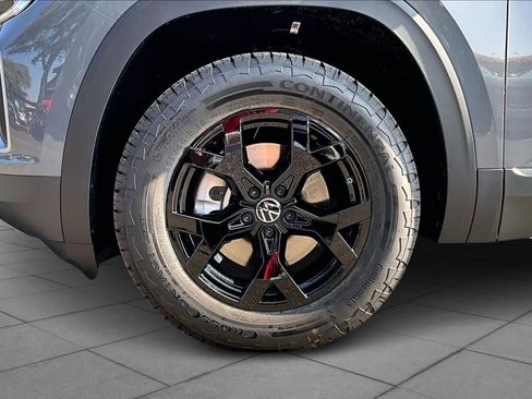 New 2026 Volkswagen Atlas Peak Edition image 11