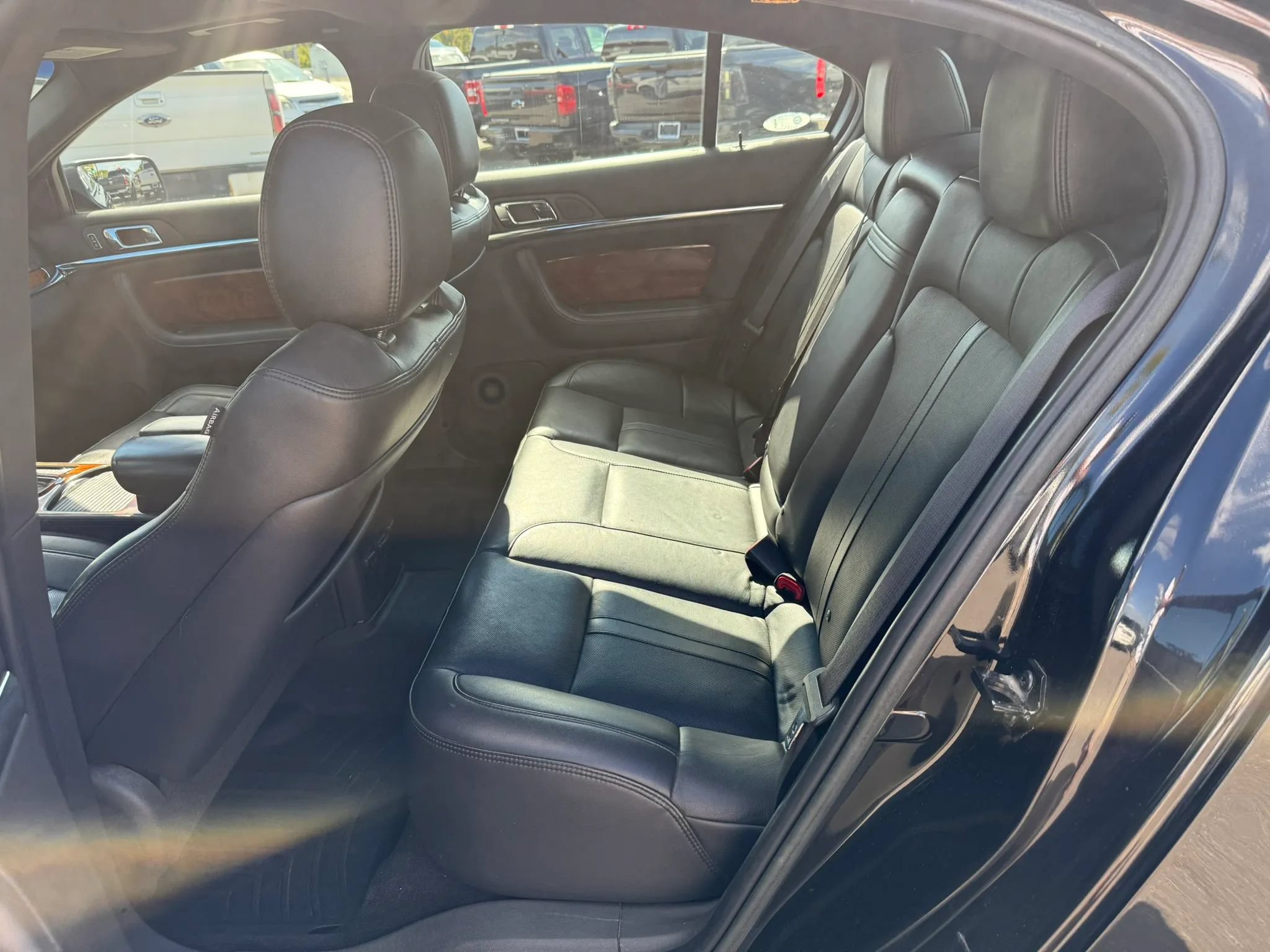 Used 2013 Lincoln MKS AWD image 32