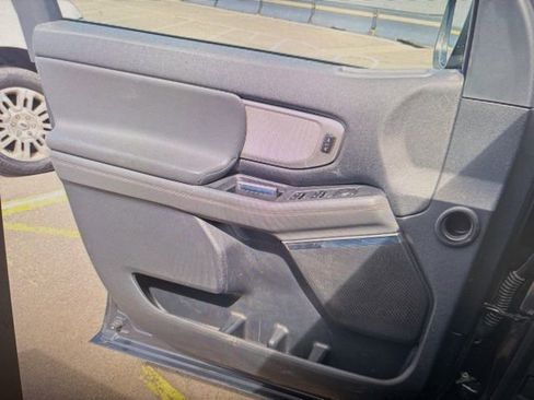 Used 2025 Ford Expedition Active image 15