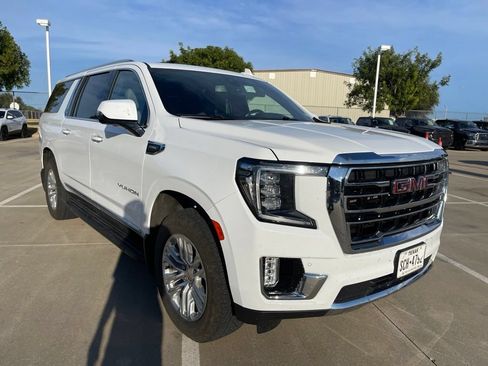 Used 2022 GMC Yukon XL SLT w/ SLT Premium Package AWD/4WD image 2
