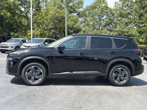 Used 2025 Nissan Rogue SV FWD image 2