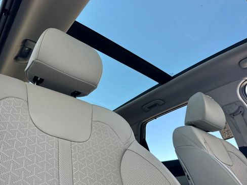 Used 2023 Kia Sorento SX Prestige w/ Panoramic Sunroof Package AWD/4WD image 17