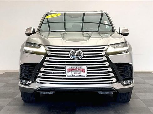 Used 2022 Lexus LX 600 4WD w/ Luxury Package image 2