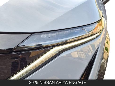Used 2025 Nissan Ariya FWD image 10